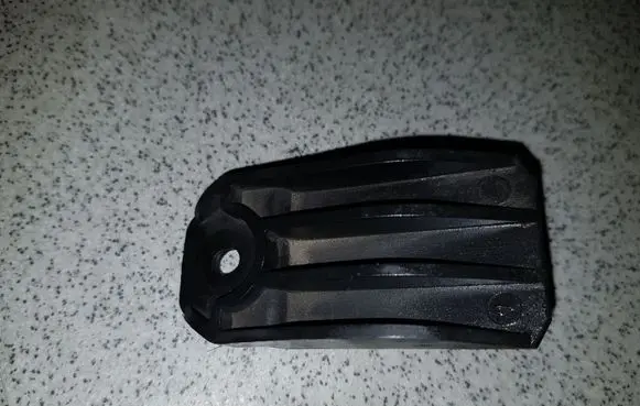 BMW 5 E39 Radiator mount bracket 17112247896
