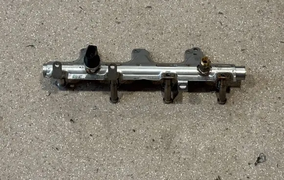 Audi Q5 SQ5 Fuel main line pipe 06J133317J