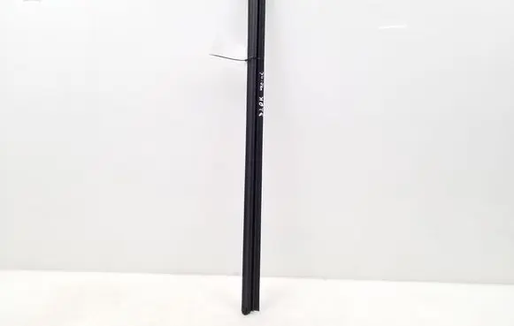 Nissan Qashqai Front door trim bar 