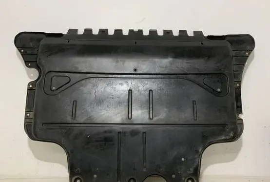 Volkswagen Tiguan Engine splash shield/under tray 5QF825236