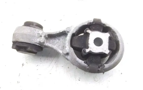 Nissan Qashqai Engine mount bracket
