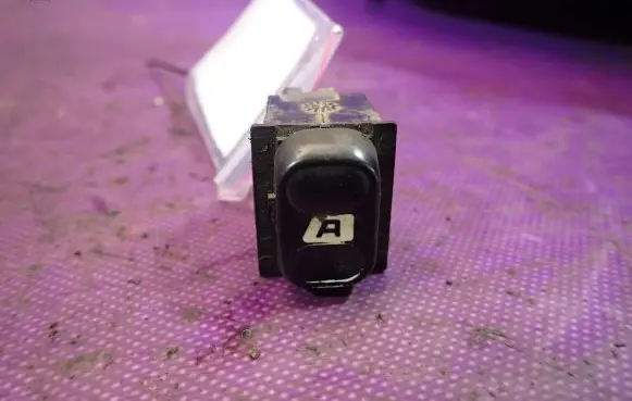 Citroen Berlingo Quarter vent window switch 
