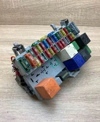 Opel Corsa B Fuse box set 90483952 90493887