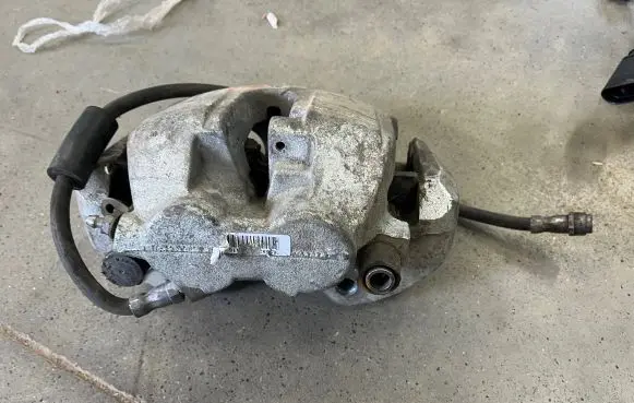Mercedes-Benz R W251 Front brake caliper