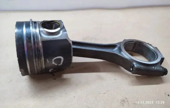 Volkswagen Touareg I Piston with connecting rod