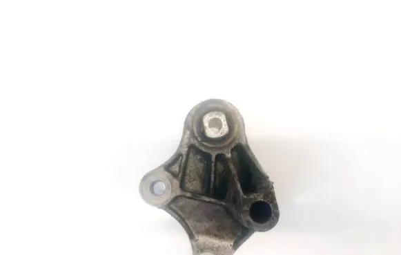 Ford Focus Engine mounting bracket
