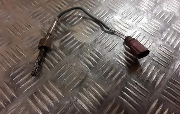 Audi A4 S4 B7 8E 8H Exhaust gas temperature sensor 070906088AA