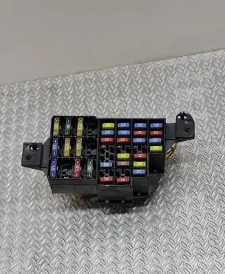Dacia Sandero Fuse module 7703297597