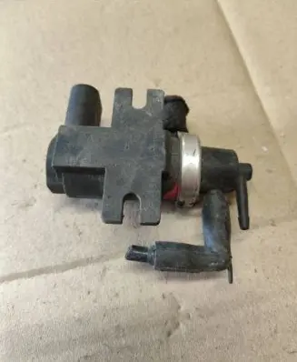 Volkswagen Touareg I Turbo solenoid valve 72290320