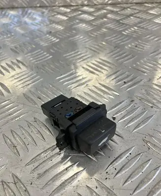 Honda CR-V Tailgate opening switch DG16903