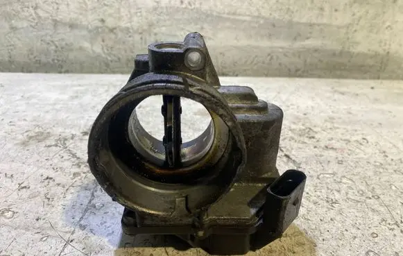 Volkswagen Touran I Throttle valve 03G128063A