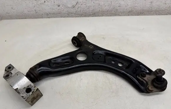 Volkswagen PASSAT B7 Front lower control arm/wishbone 3C0199231E