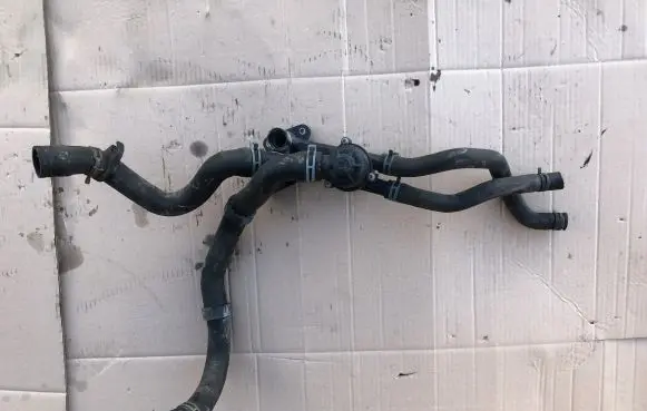 Thermostat/thermostat housing