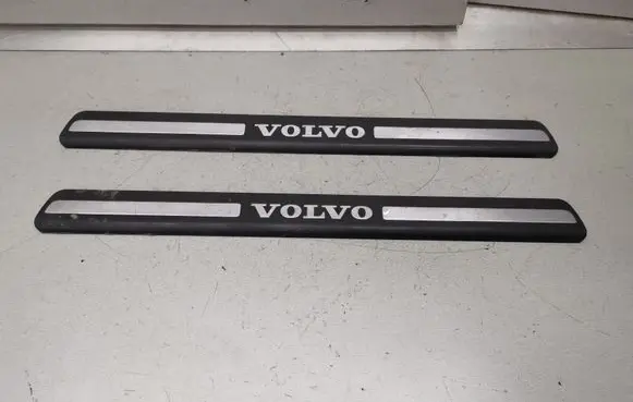 Volvo XC70 Front sill trim cover 8659960