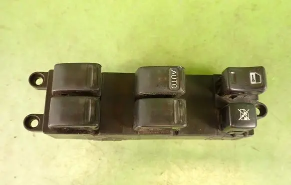 Nissan X-Trail T30 Quarter vent window switch 
