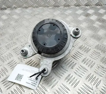 Mercedes-Benz C W205 Engine mount bracket A2052400300