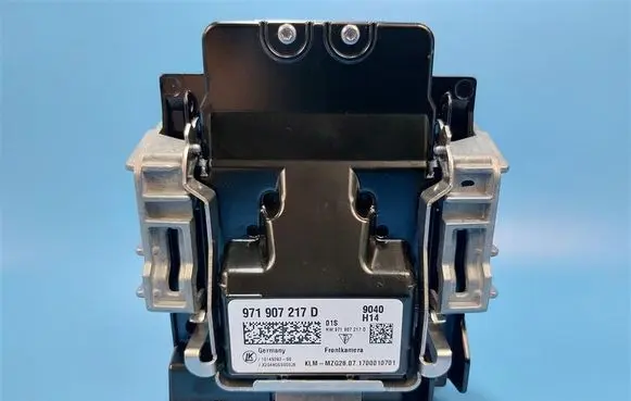 Windshield/windscreen camera