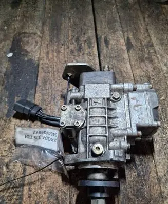 Audi A4 S4 B5 8D Fuel injection high pressure pump 0460404977