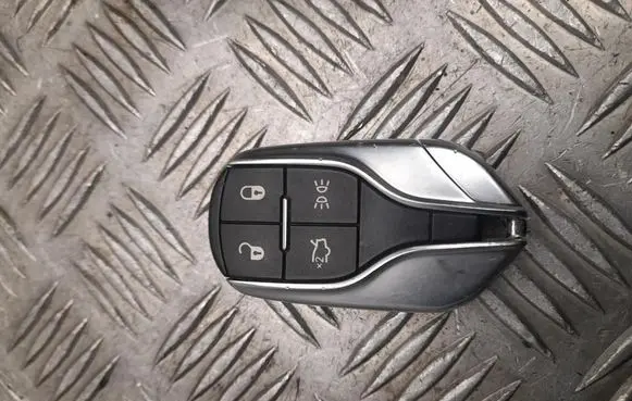 Maserati Ghibli Ignition key/card 