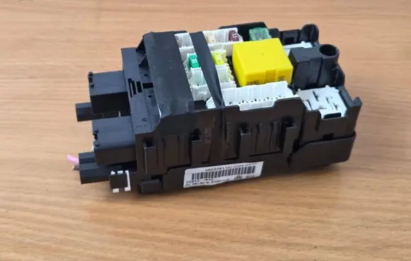 Peugeot 308 Fuse module 9665492680 018014781