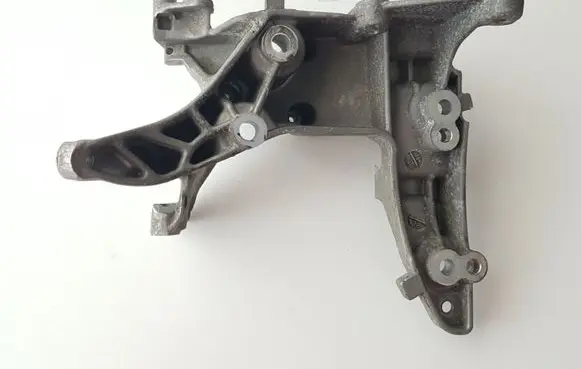 Peugeot 308 Generator/alternator bracket 9684613880 A1S19C03