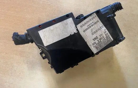 Ford Focus Fuse box set 318789120 8688039 6M53603060727