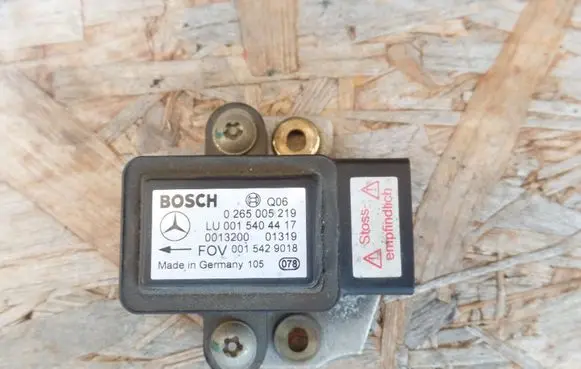 Mercedes-Benz A W168 Airbag deployment crash/impact sensor 0265005219