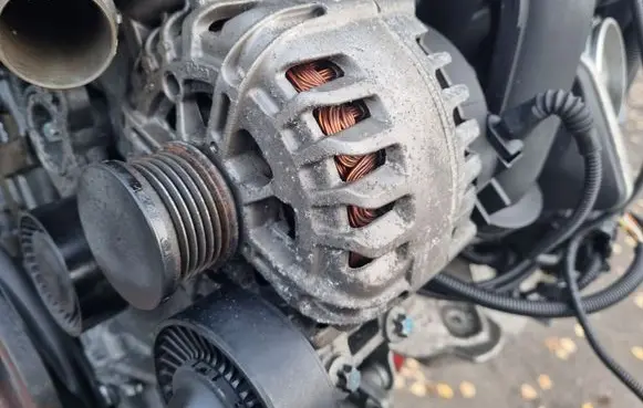 BMW 3 E92 E93 Generator/alternator 7542529