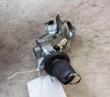 Opel Zafira B Ignition lock 30635M125A