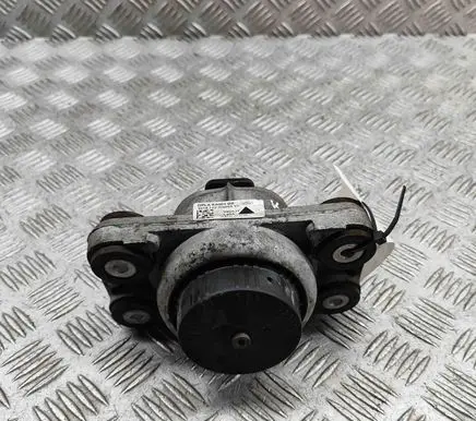 Engine mount bracket