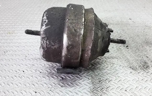 Audi A4 S4 B5 8D Engine mount bracket 8D0199382M