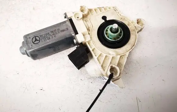 Mercedes-Benz B W245 Front door window regulator motor A1698201842
