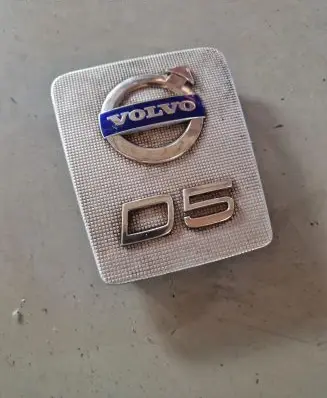 Volvo V70 Manufacturers badge/model letters 30771919 DP5UA