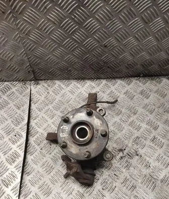 Toyota Corolla Verso AR10 Front wheel hub