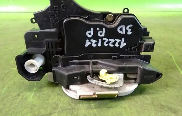 Mitsubishi Colt Front door lock