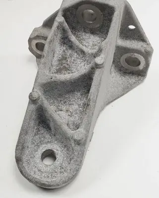 Jaguar XF X250 Engine mounting bracket 5R836061BA