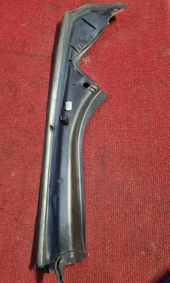 Engine bonnet/hood lock trim molding