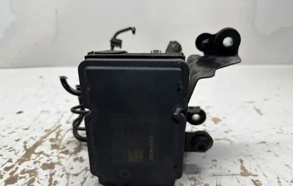 Volvo XC70 ABS Pump 30681619