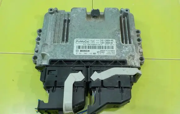 Ford Focus Engine control unit/module CV6112A650AME