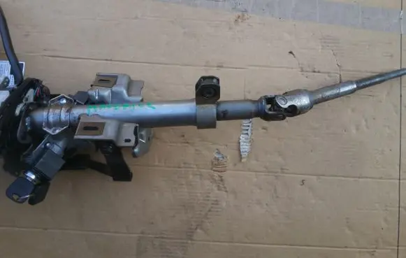 Ford Maverick Steering wheel axle