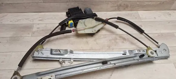 Citroen C4 I Picasso Front door window regulator with motor 9682495580 400964E