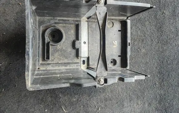 Ford Focus Battery tray AM5110723AD