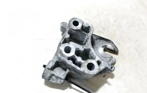 Volvo C30 Engine mounting bracket 6m516030ba 6m51-6030-ba