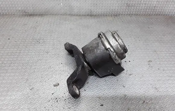 Ford Mondeo MK IV Engine mount bracket