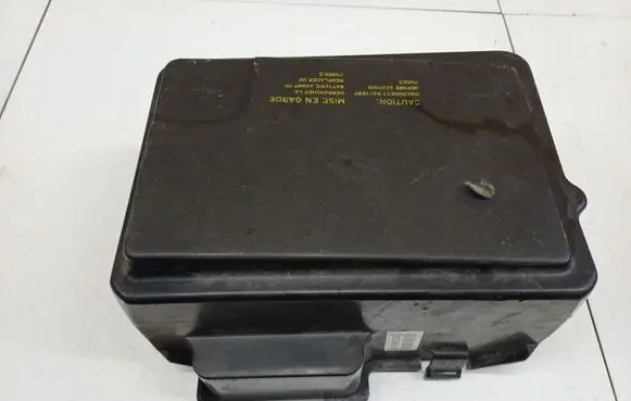 Saab 9-5 Battery box tray cover/lid 5242052