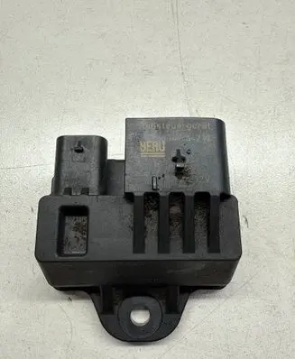 BMW 3 F30 F35 F31 Glow plug pre-heat relay 781085603