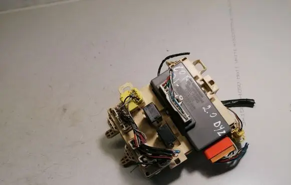 Toyota Corolla E120 E130 Battery relay fuse 82641-12150