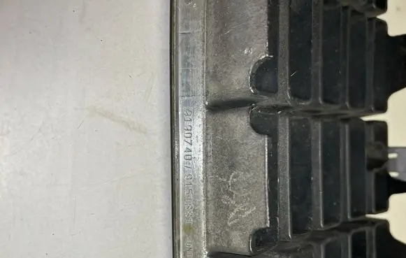 Volvo V70 Front bumper upper radiator grill 9190740