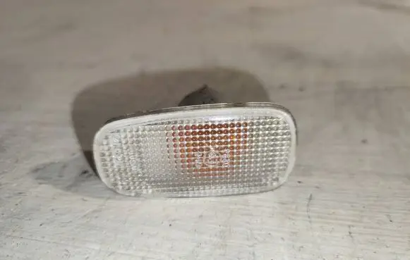 Toyota Corolla Verso E121 Front fender indicator light 