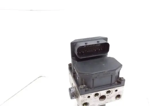 Ford Mondeo Mk III ABS Pump 1S712M110AE